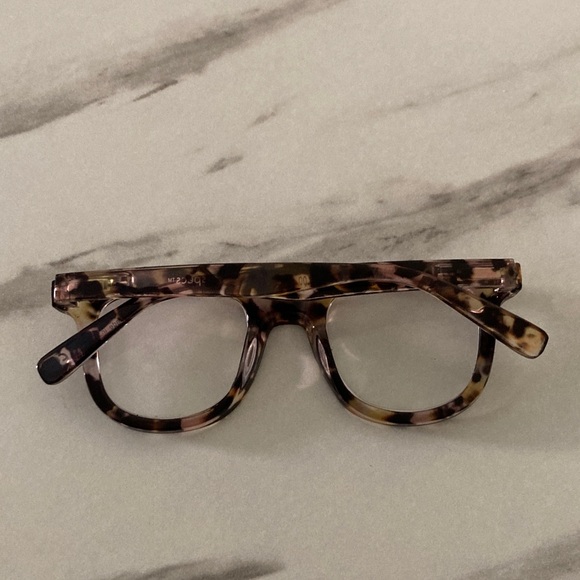 Tortoise Shell Pattern Glasses - Picture 7 of 16